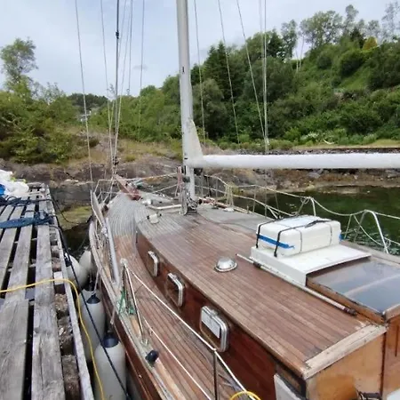 Úszó hotel Sailing Yachts - No Shower *