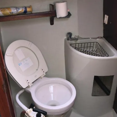 Botel Sailing Yachts - No Shower *