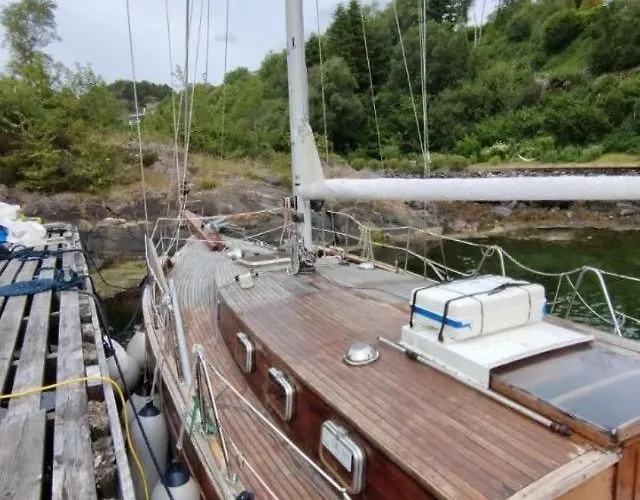 Hotel na wodzie Sailing Yachts - No Shower *