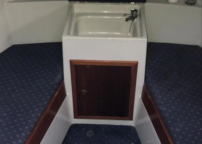 Hotel na wodzie Sailing Yachts - No Shower
