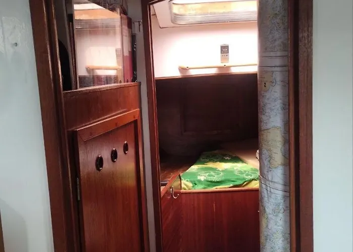 Botel Sailing Yachts - No Shower *