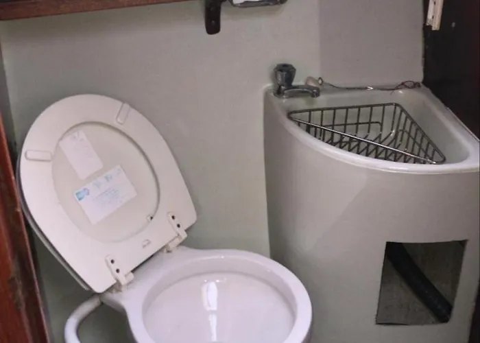 Hotel na wodzie Sailing Yachts - No Shower *